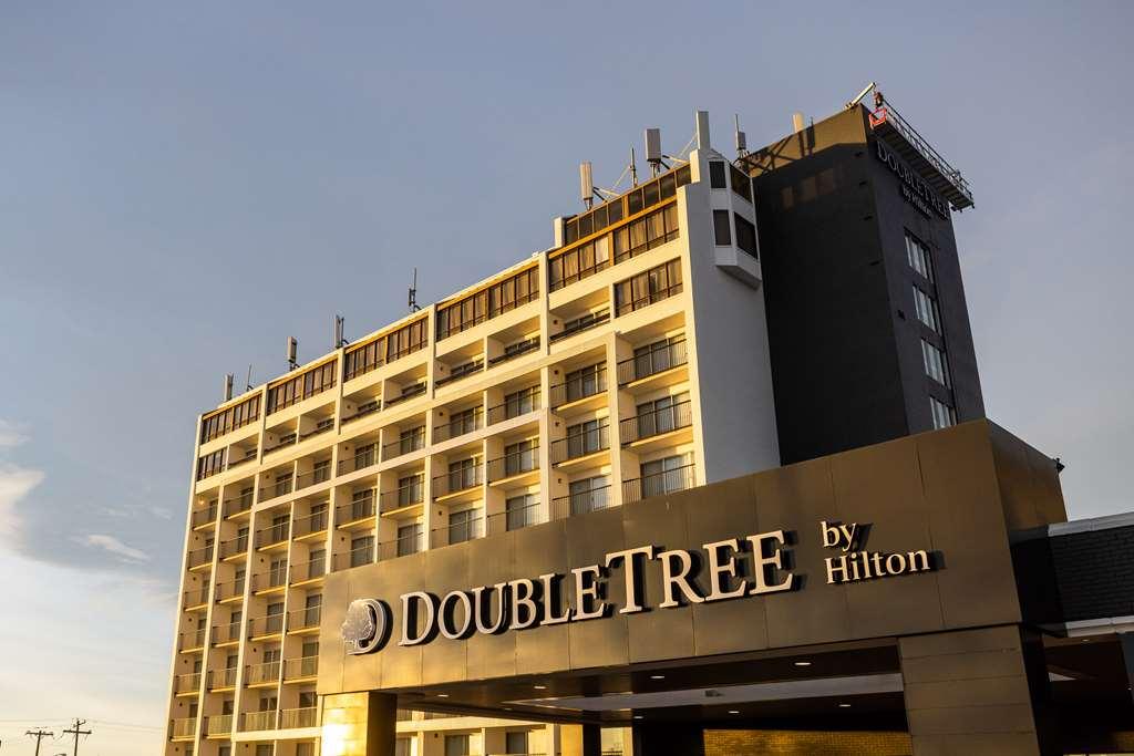 Doubletree By Hilton Calgary North Hotel Exterior photo