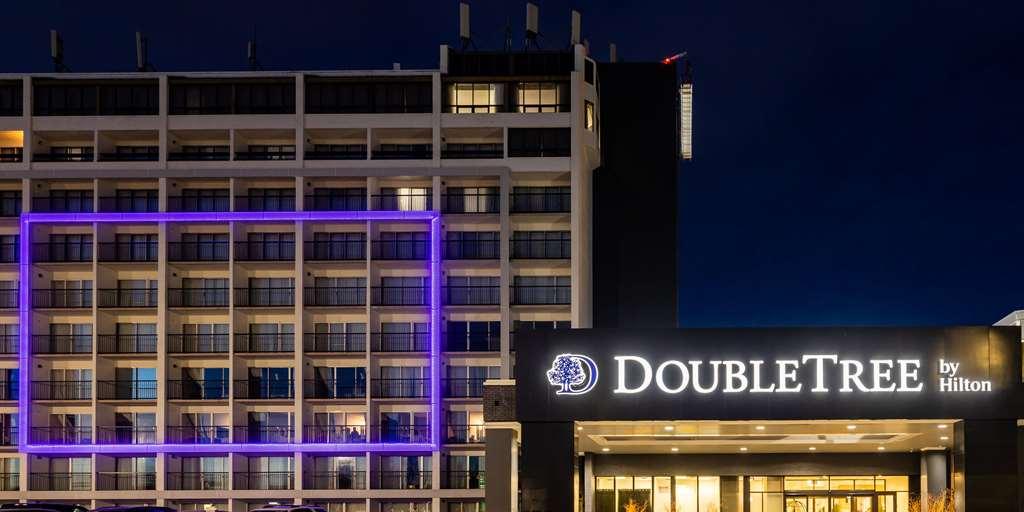 Doubletree By Hilton Calgary North Hotel Exterior photo