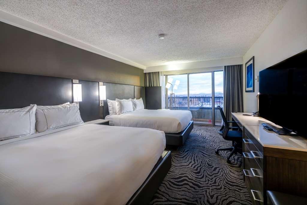 Doubletree By Hilton Calgary North Hotel Room photo