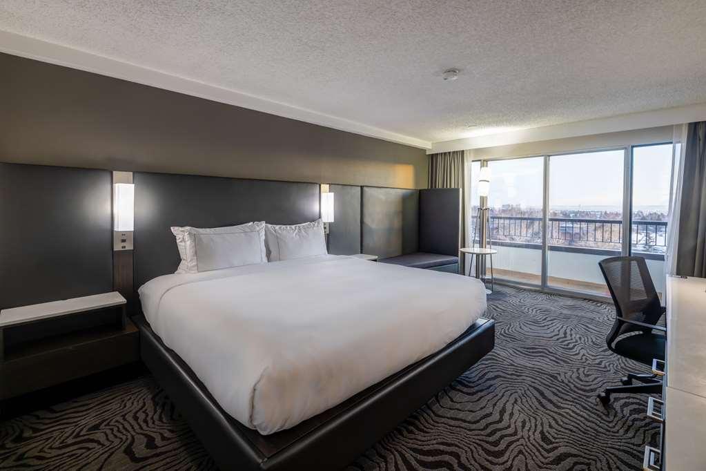 Doubletree By Hilton Calgary North Hotel Room photo