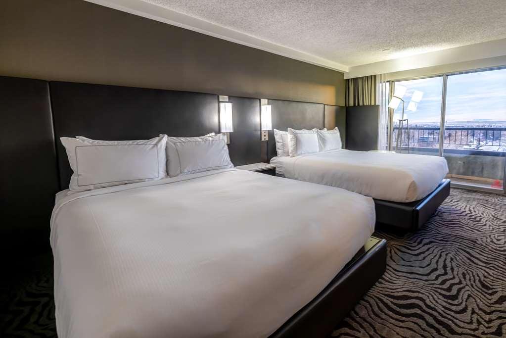 Doubletree By Hilton Calgary North Hotel Room photo