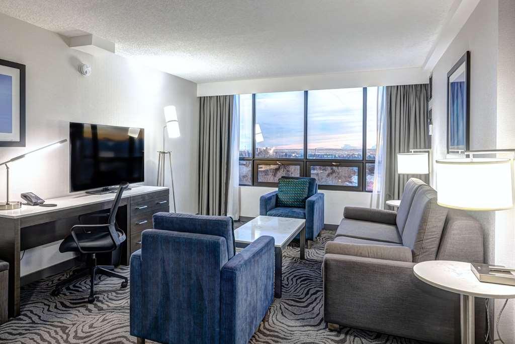 Doubletree By Hilton Calgary North Hotel Room photo