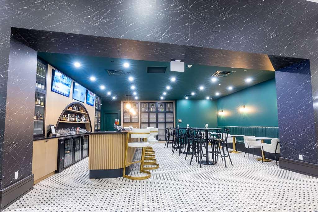 Doubletree By Hilton Calgary North Hotel Restaurant photo